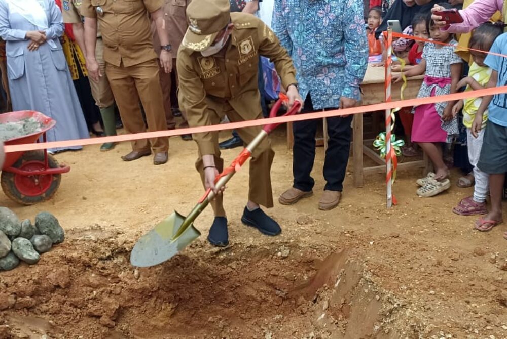 Bupati Bombana H. Tafdil Letakan Batu Pertama Pembangunan Pabrik Kelapa Sawit PT GAS